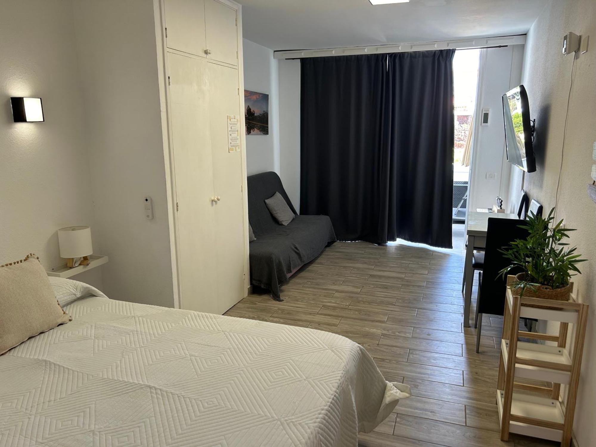 Sunny Apt With Terrace Coastal Area South Arona Arona  Extérieur photo