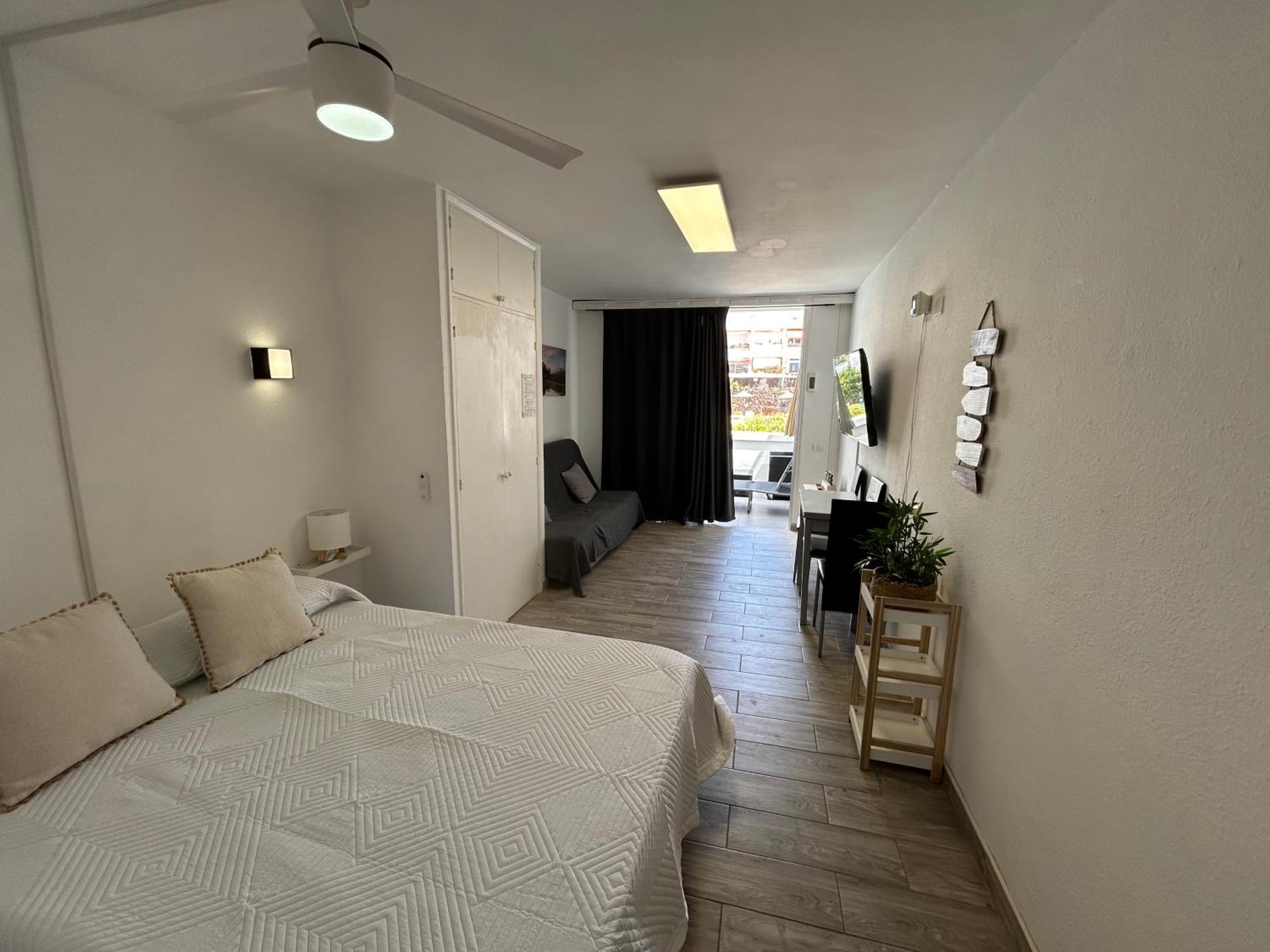 Sunny Apt With Terrace Coastal Area South Arona Arona  Extérieur photo
